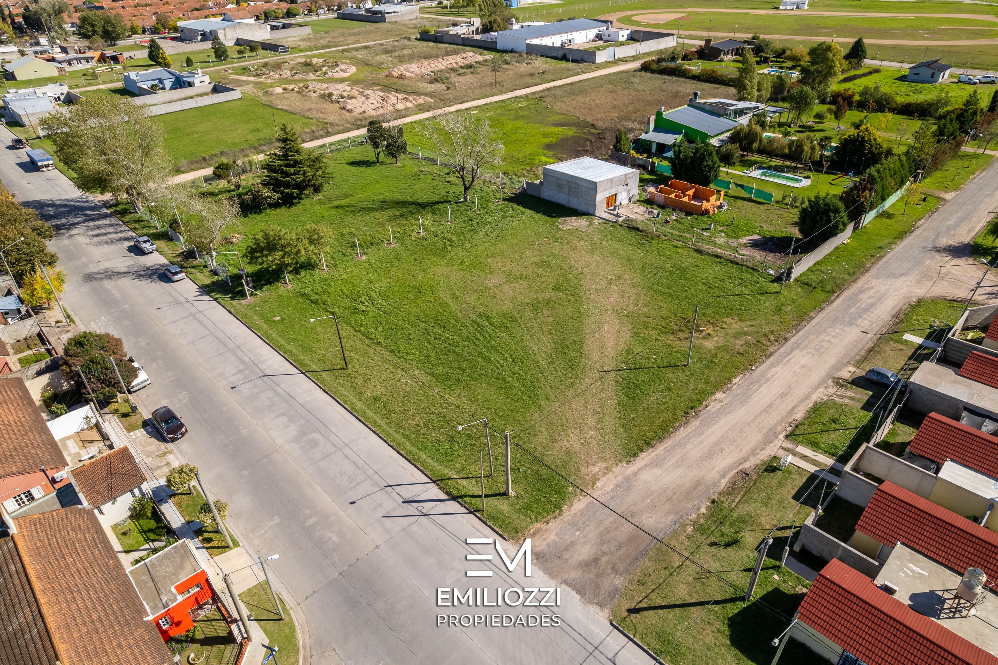 Excelente Lote sobre Av. La Rioja