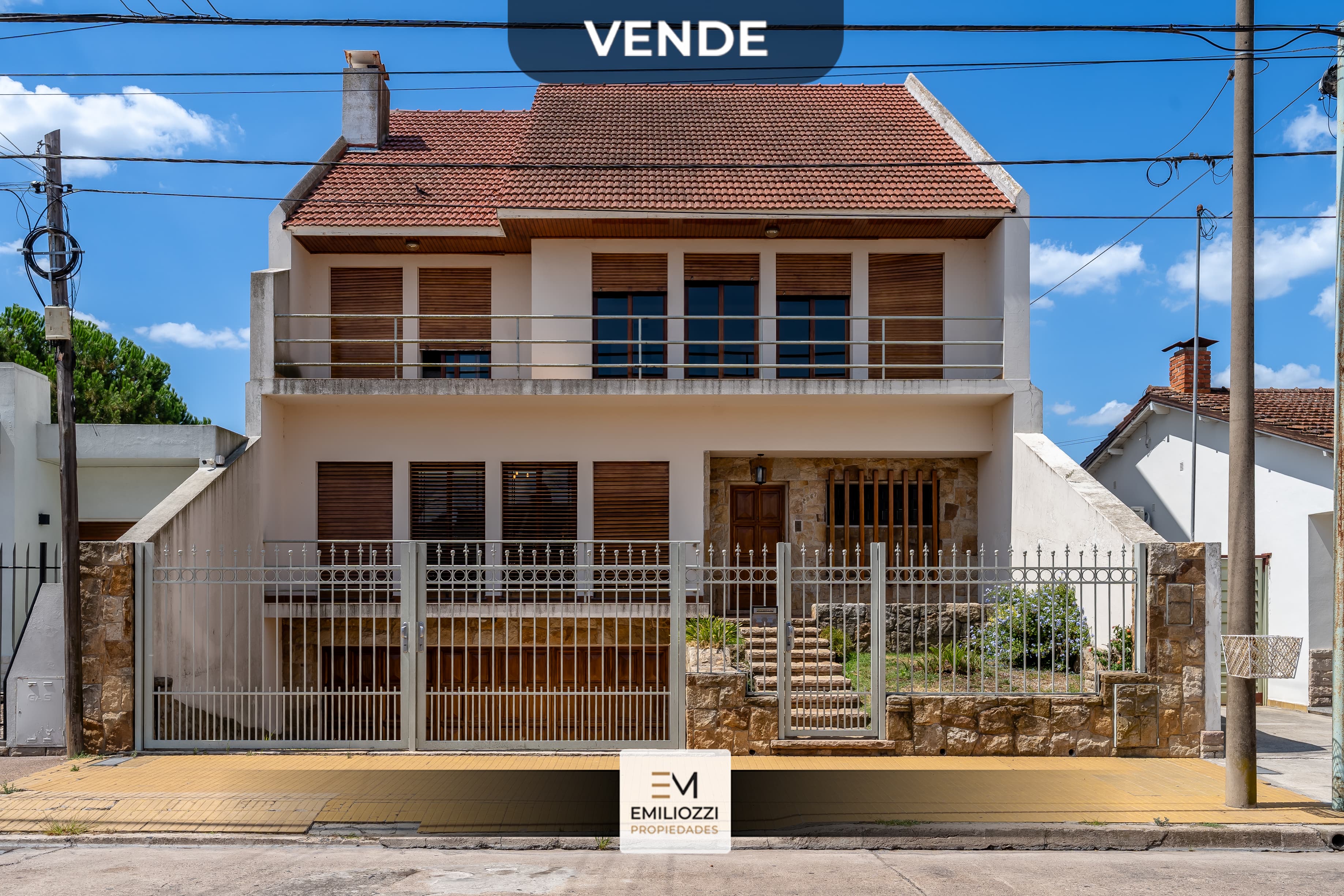 EN VENTA CHALET DE ESTILO EN PUEBLO NUEVO