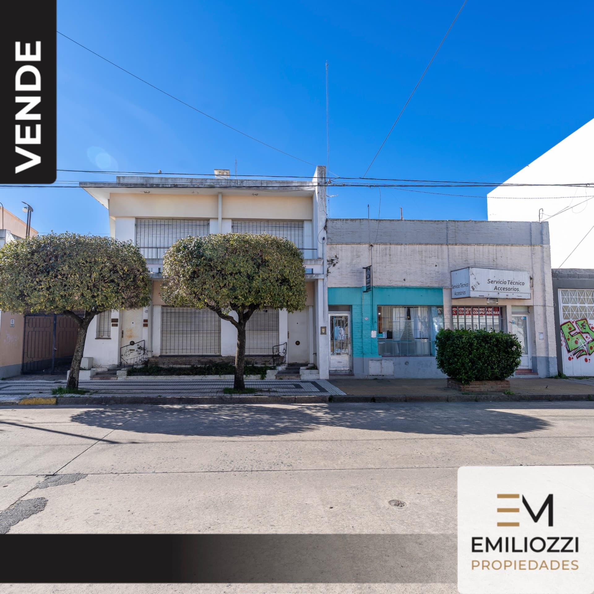 Destacada Propiedad + 2 Locales - Centro