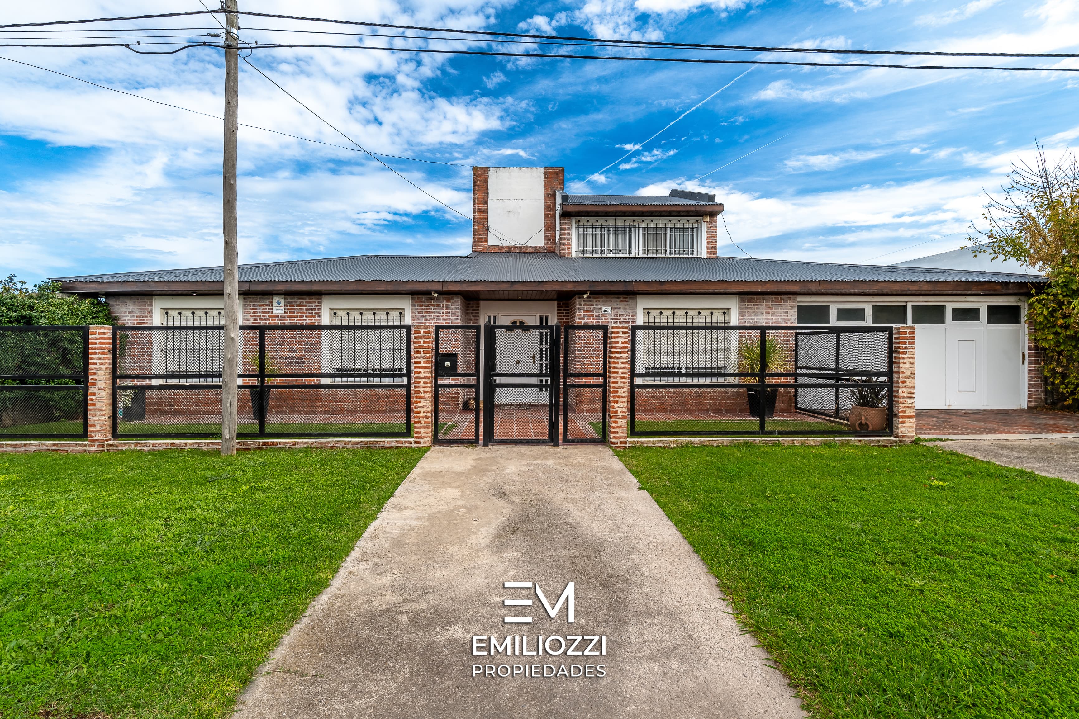 CASA EN BARRIO BANCARIO
